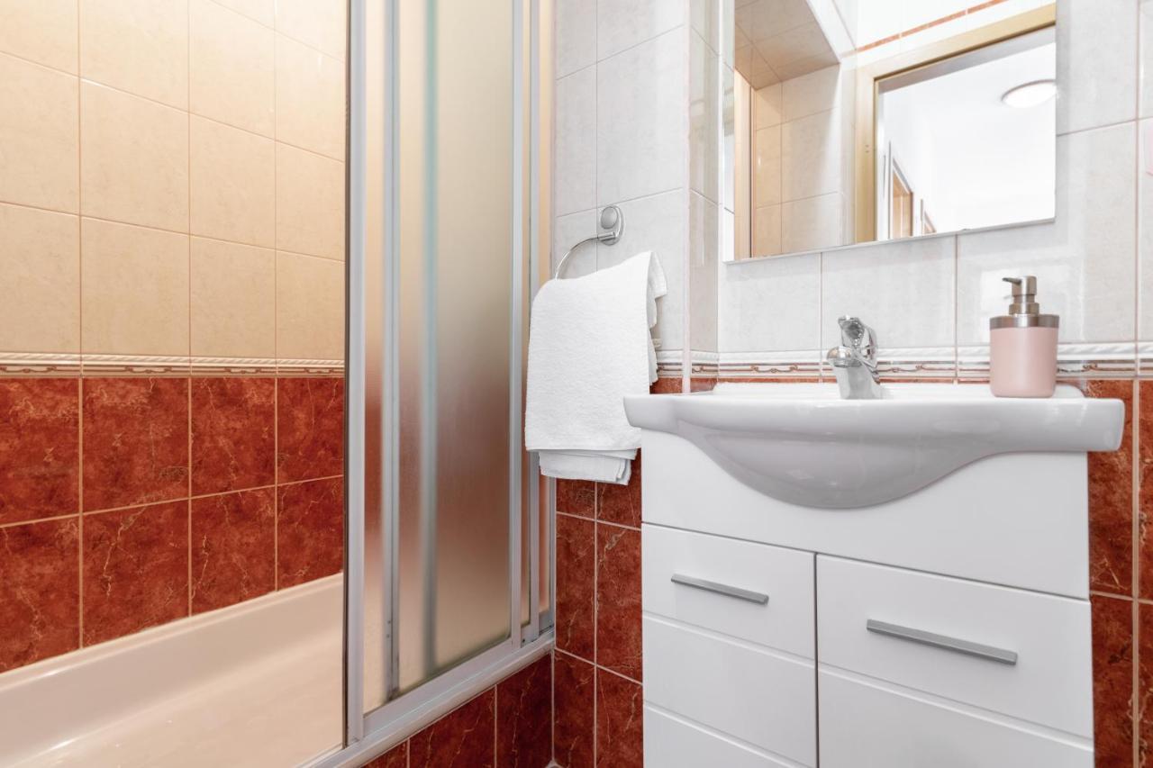 Apartmani Roko Baška Voda Buitenkant foto